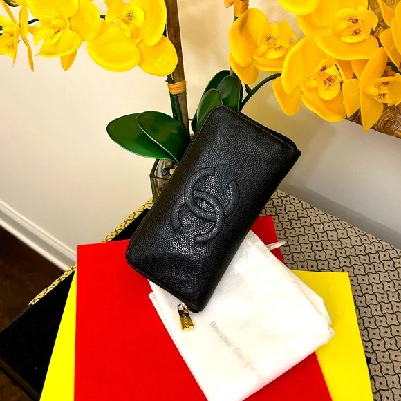 CHANEL AUTHENTIC PRE-LOVED and PRE-OWNED WALLET - Picture 1 of 11